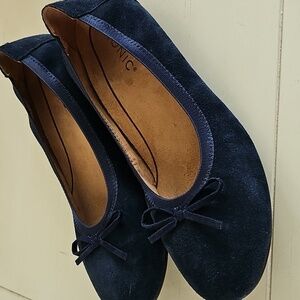 Vionic Liliana Port Slip On Ballet Flats with Bow Blue Suede Like New Size 8